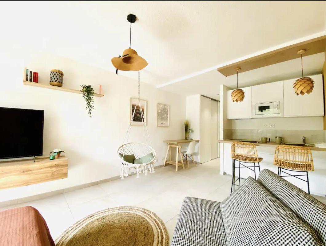 Studio Terrasse & Parking Gratuit En Residence Nimes Bagian luar foto